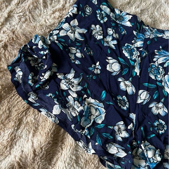 Forever 21 Floral Shorts - Picture 2 of 5